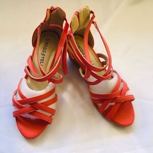 New womens size 7 coral Kiss & Tell crisscross jamea wedge sandal